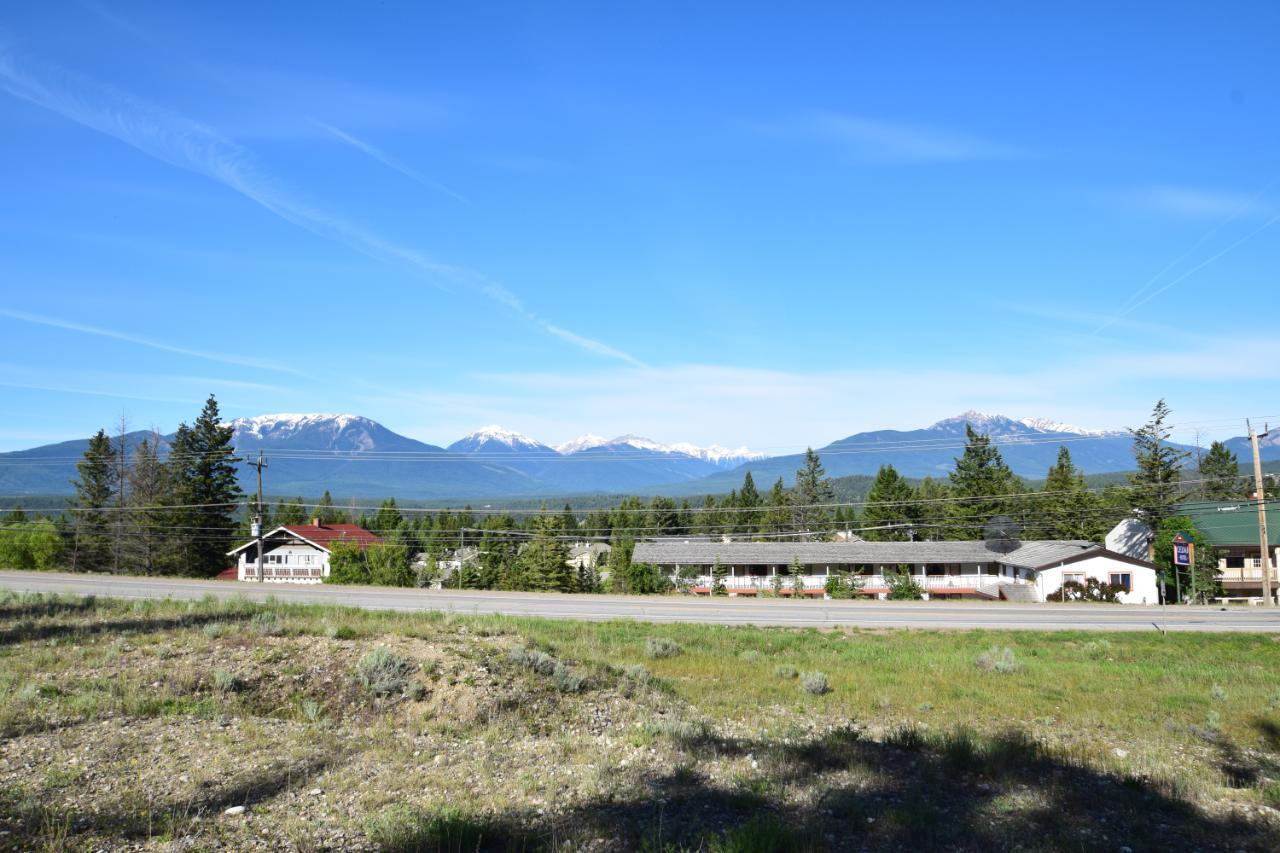 7585 Redstreak Park Road, Radium Hot Springs, British Columbia  V0A 1M0 - Photo 10 - 2454295