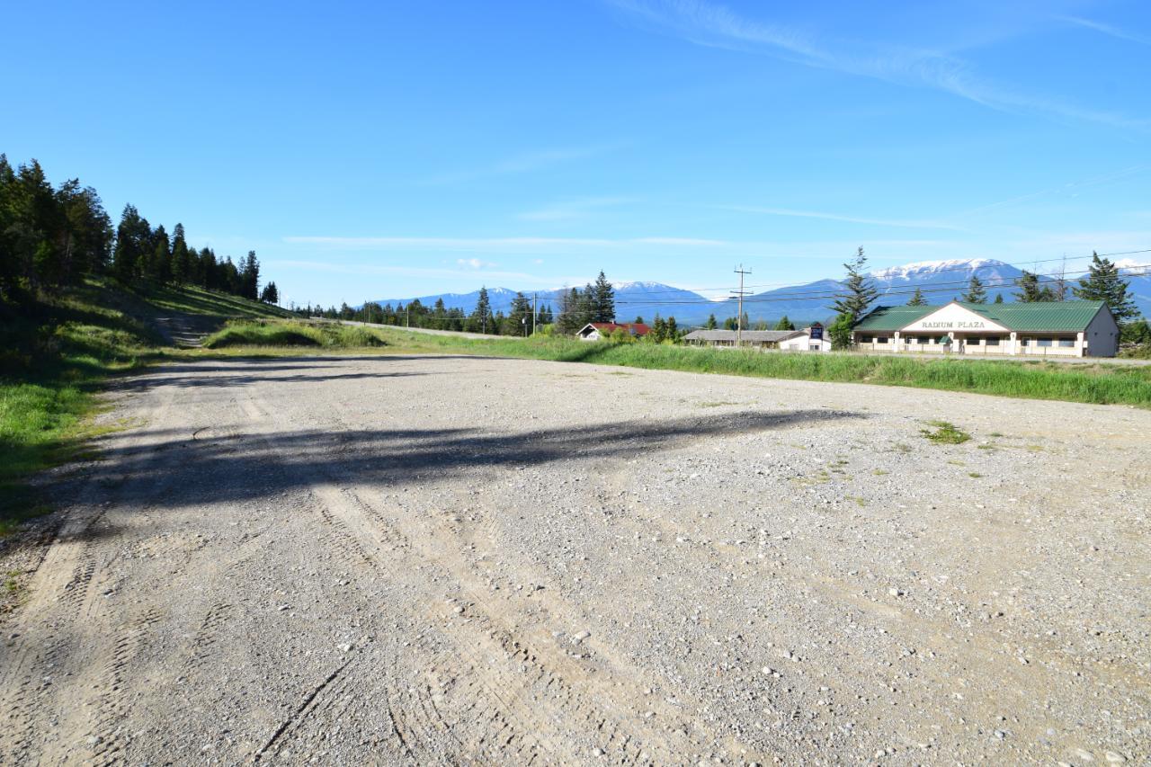 7585 Redstreak Park Road, Radium Hot Springs, British Columbia  V0A 1M0 - Photo 6 - 2454295