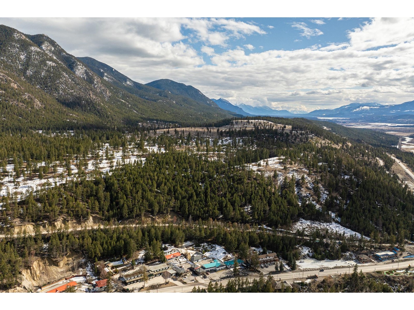 5028 Madsen Rd, Radium Hot Springs, British Columbia  V0A 1M0 - Photo 1 - 2475783