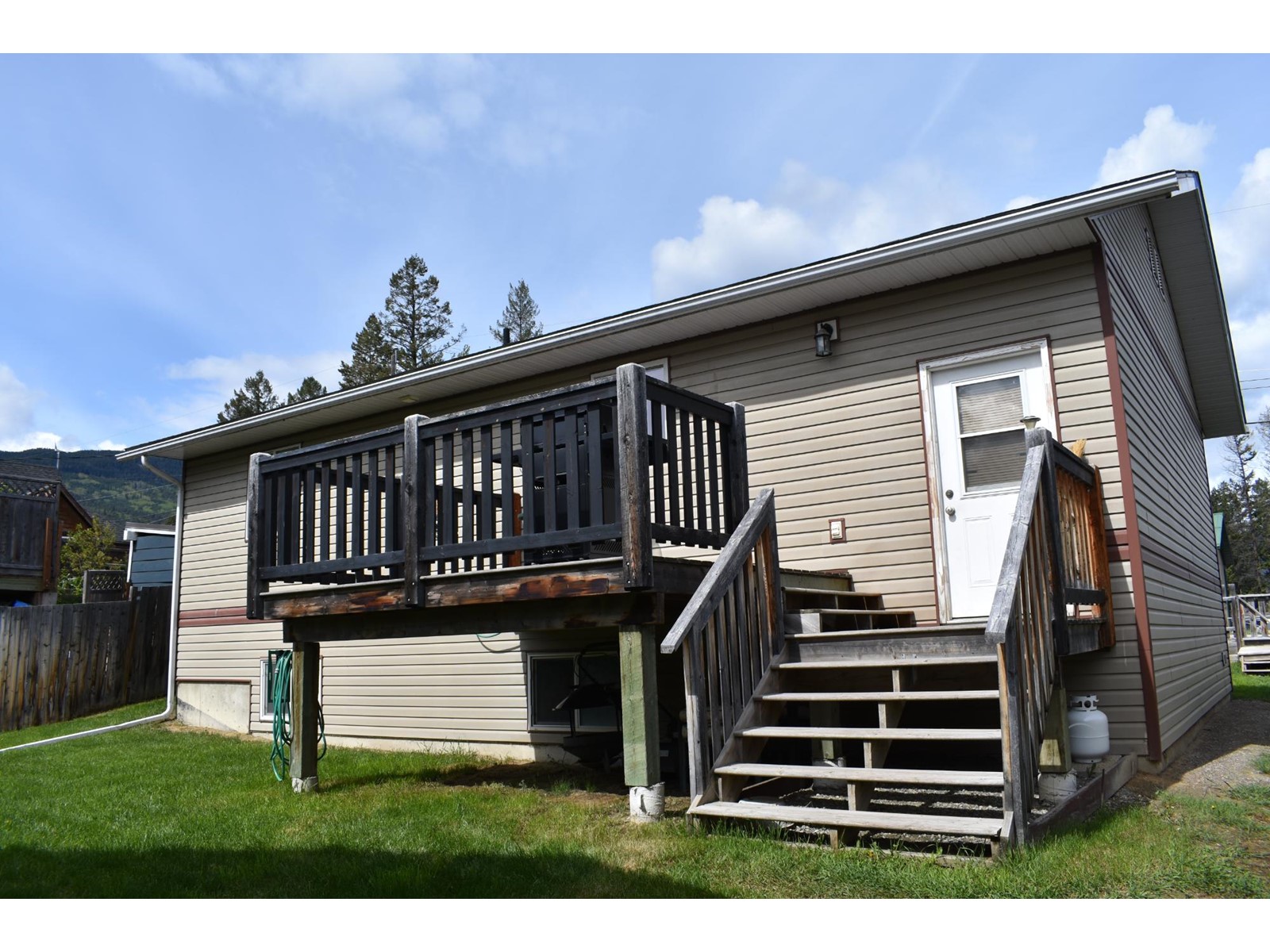 5724 Vermillion Street, Edgewater, British Columbia  V0A 1E0 - Photo 4 - 2477255