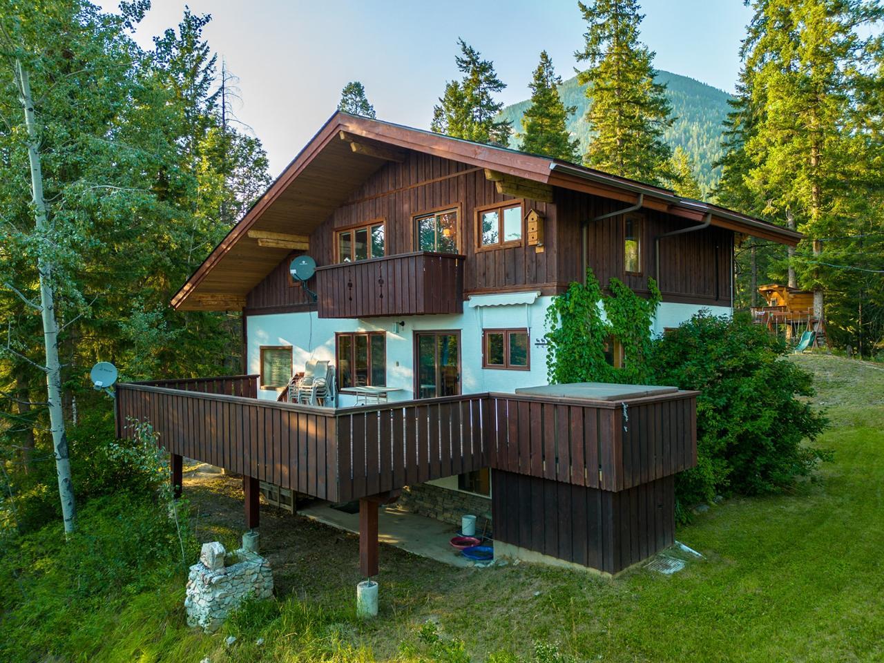 993 Oster Road, Golden, British Columbia  V0A 1H1 - Photo 1 - 2477898