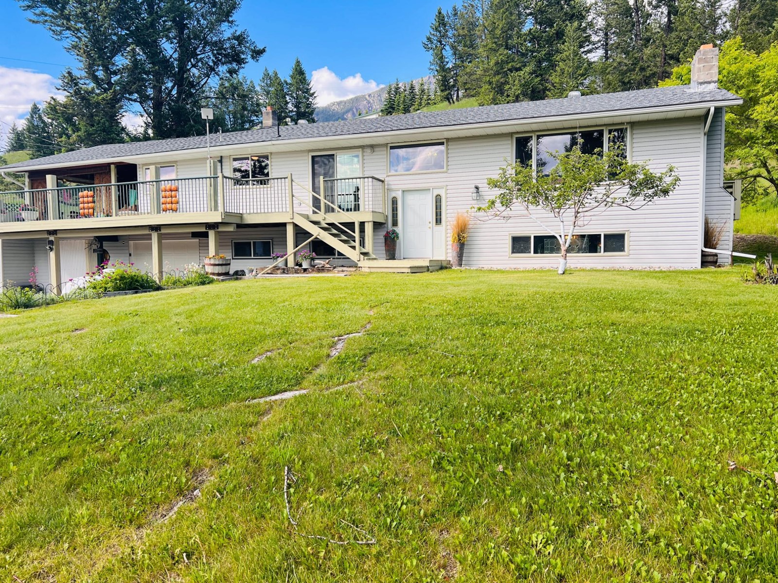 5660 Seel Road, Edgewater, British Columbia  V0A 1E0 - Photo 5 - 2477905