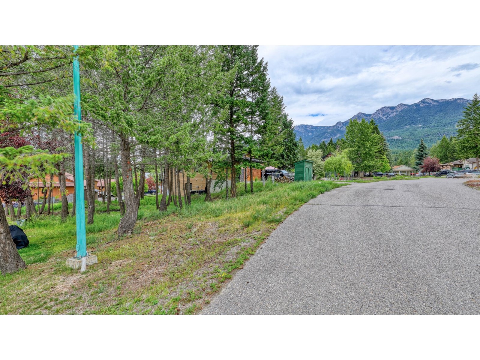 7315 Glacier Drive, Radium Hot Springs, British Columbia  V0A 1M0 - Photo 2 - 2478119