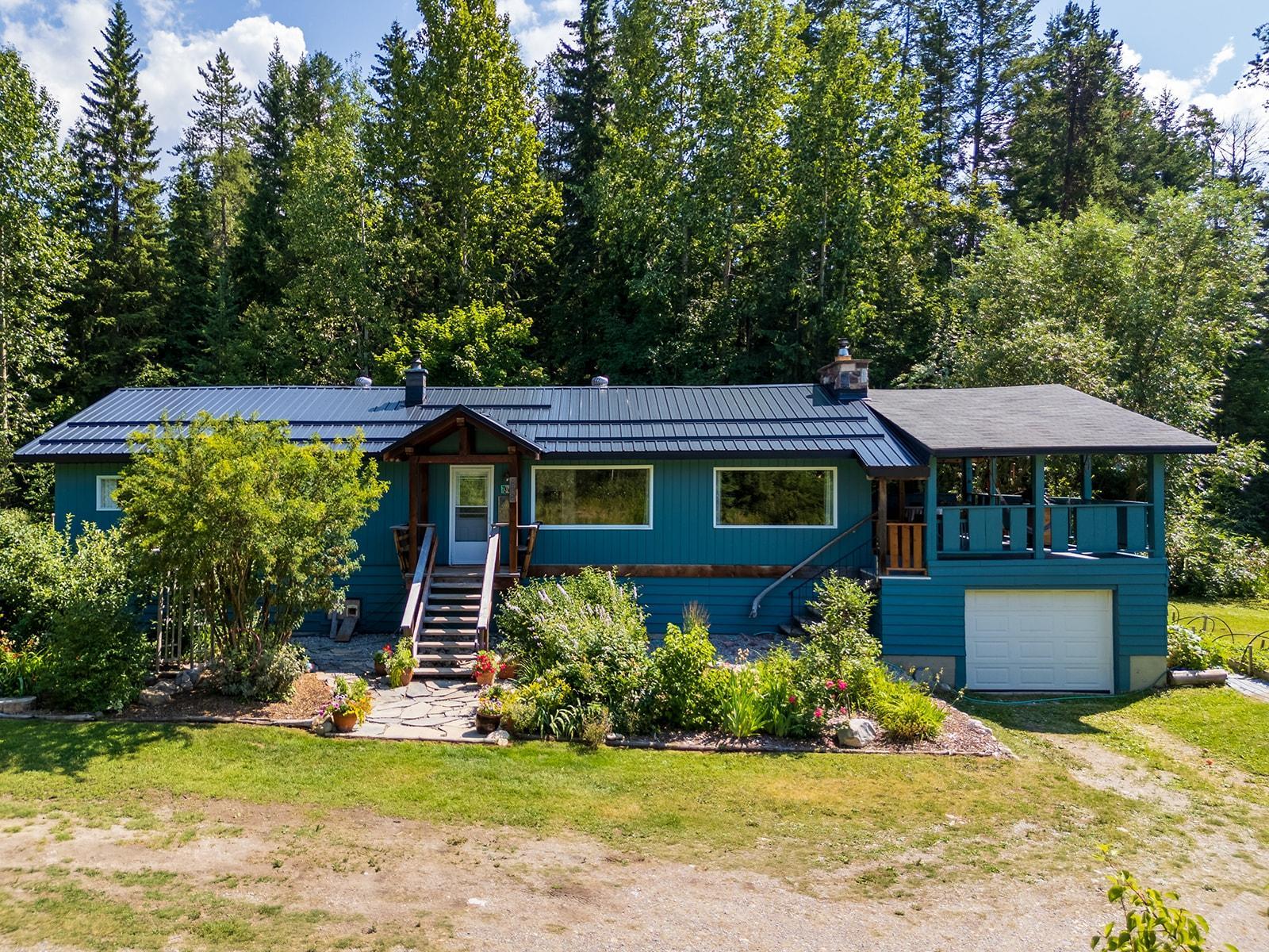 808 Oster Road, Golden, British Columbia  V0A 1H1 - Photo 1 - 2479018