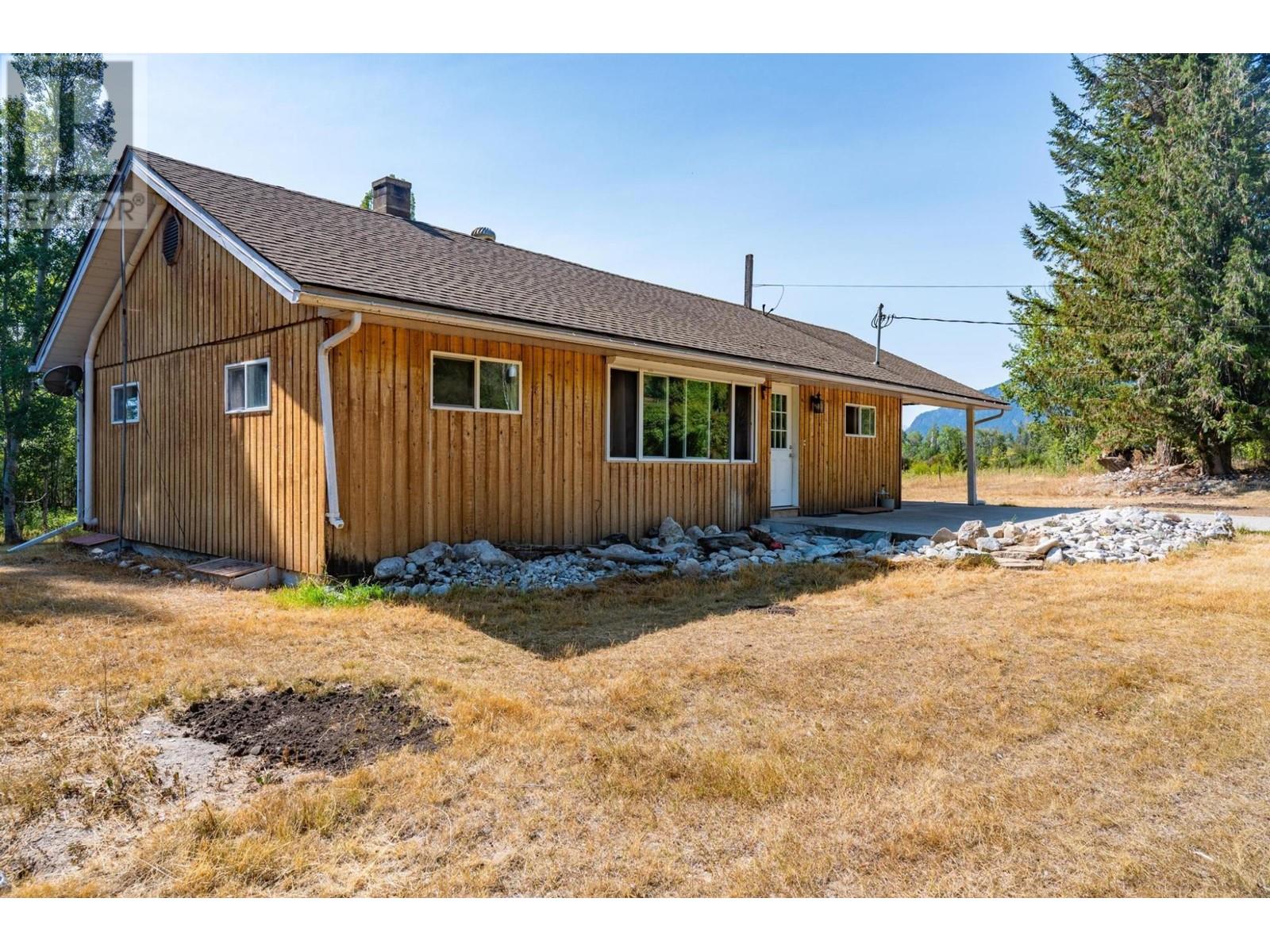 1359 95 Highway, Spillimacheen, British Columbia  V0A 1P0 - Photo 45 - 2479216