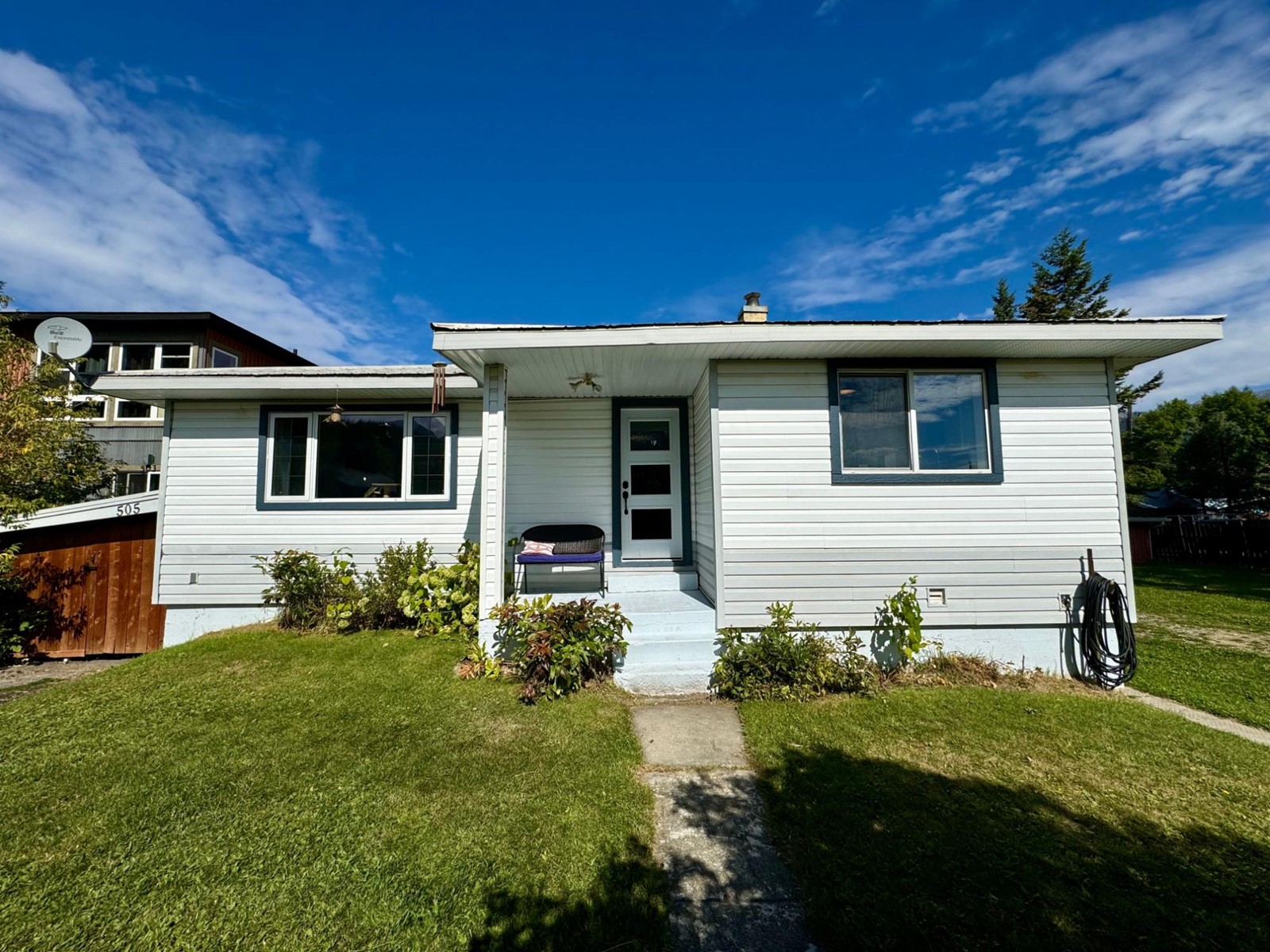 505 10th Street, Golden, British Columbia  V0A 1H0 - Photo 1 - 2479520