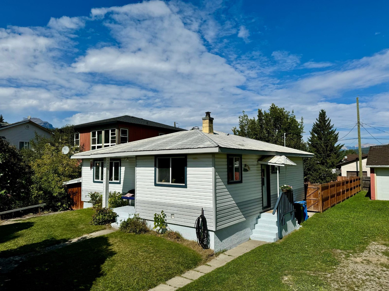 505 10th Street, Golden, British Columbia  V0A 1H0 - Photo 2 - 2479520