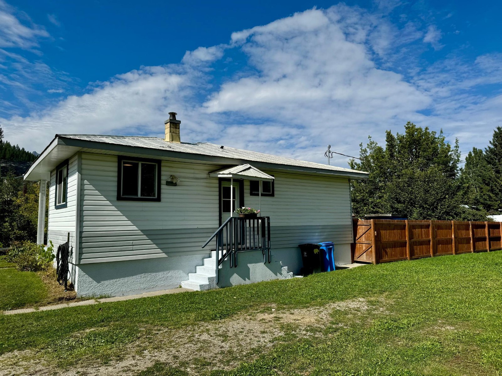 505 10th Street, Golden, British Columbia  V0A 1H0 - Photo 3 - 2479520