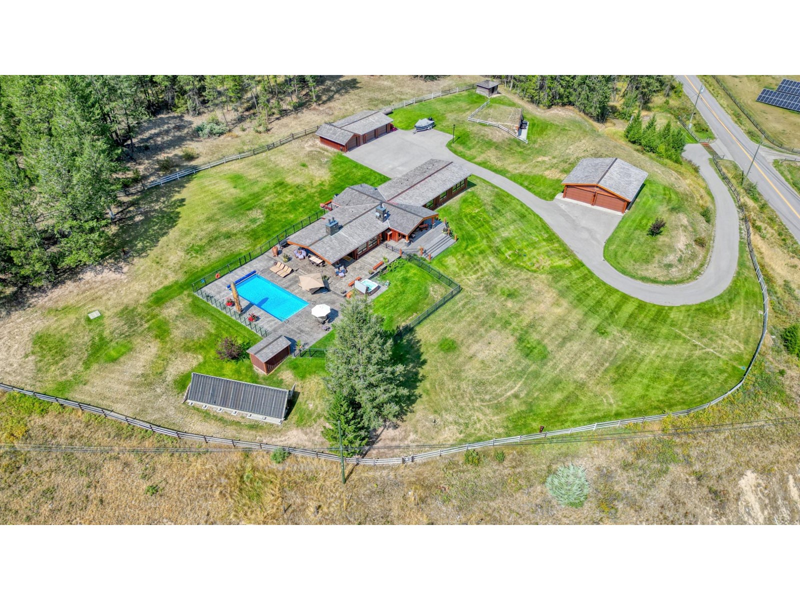 2175 Westside Road, Invermere, British Columbia  V0A 1K0 - Photo 2 - 2479533