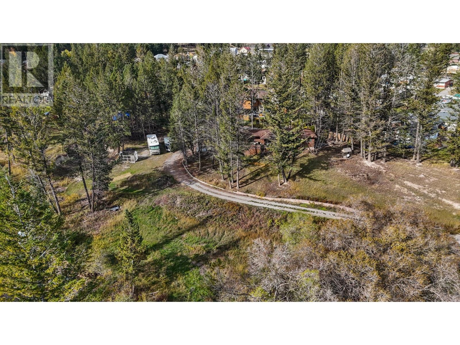 1740 13th Avenue, Invermere, British Columbia  V0A 1K4 - Photo 11 - 2480058