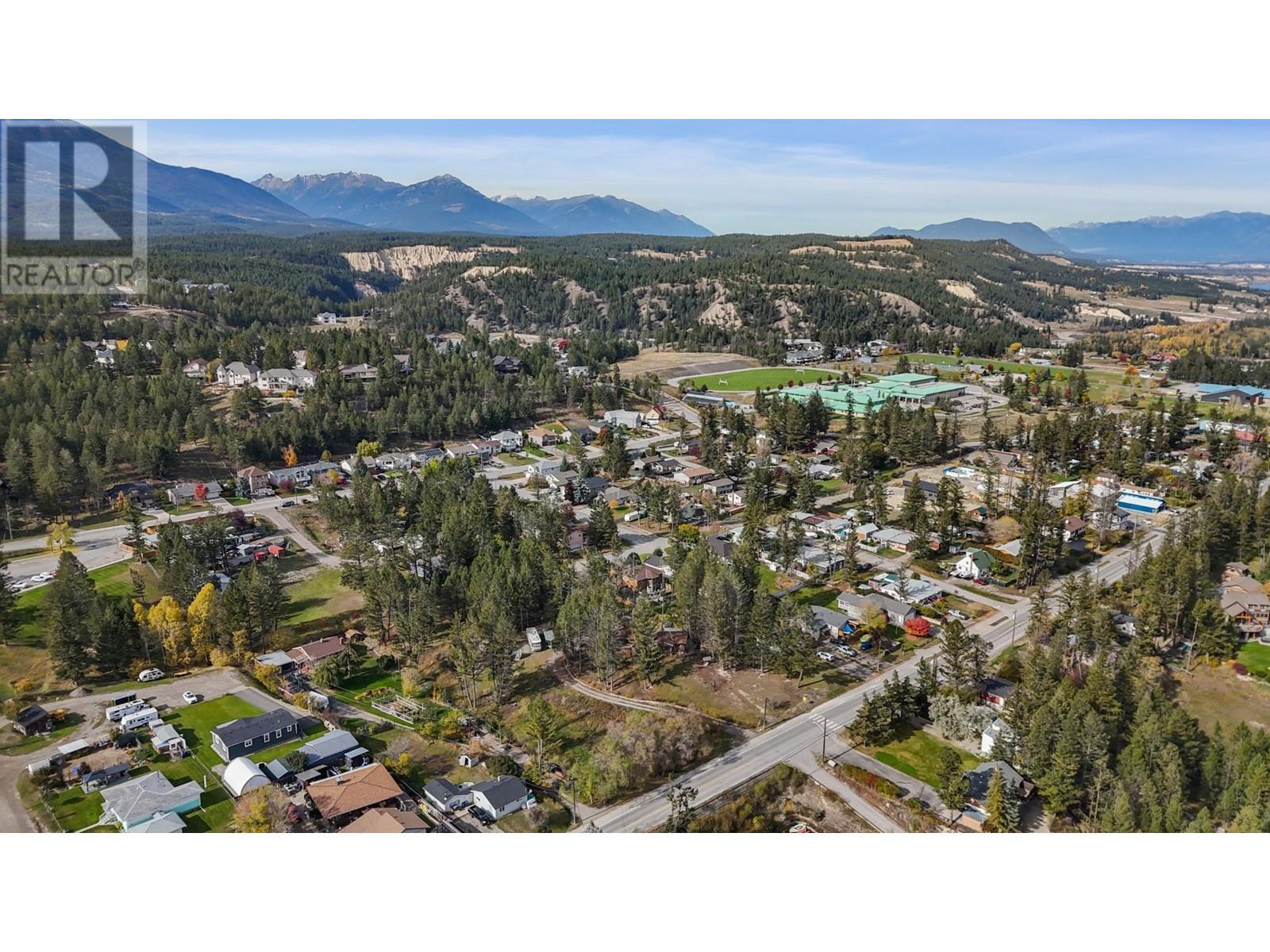 1740 13th Avenue, Invermere, British Columbia  V0A 1K4 - Photo 6 - 2480058