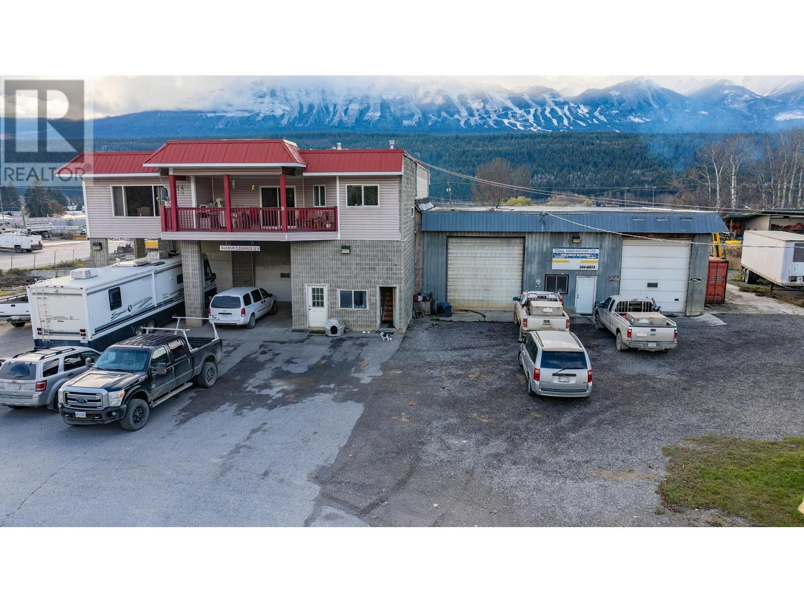 1139 11th Avenue N, Golden, British Columbia