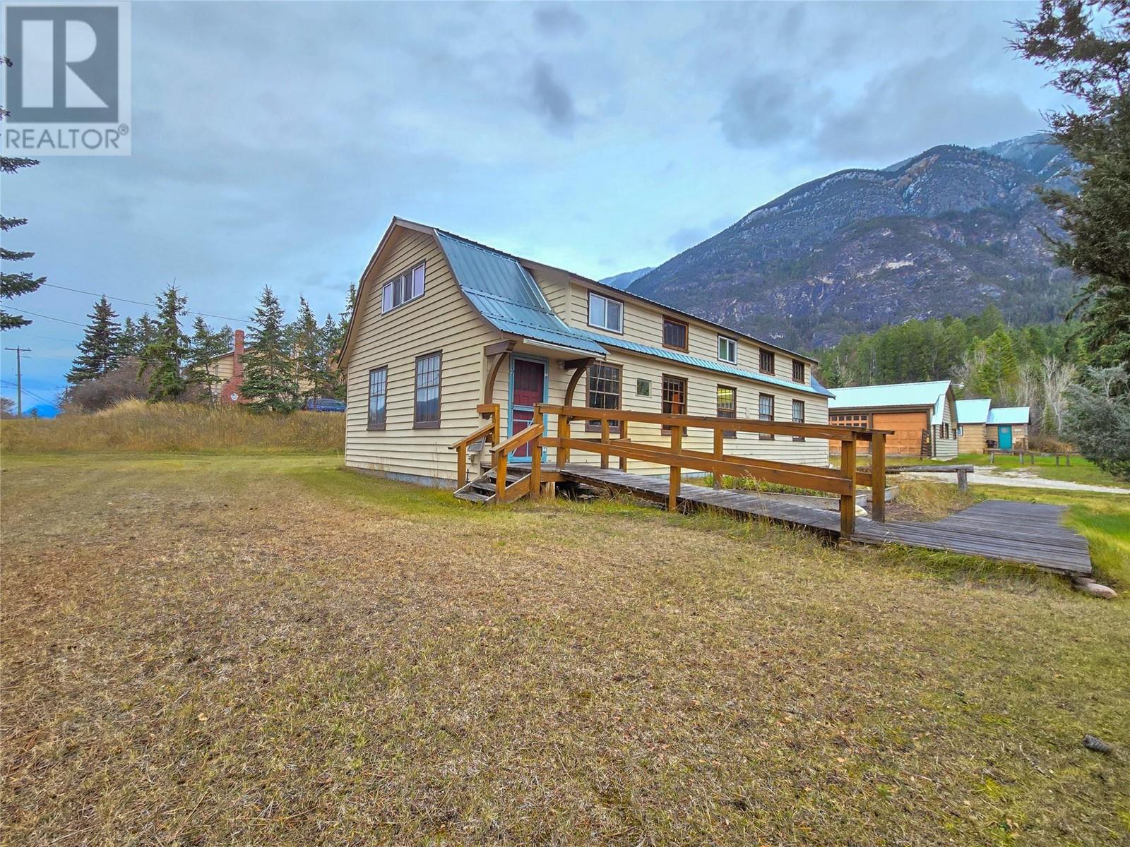 970 95 Highway, Spillimacheen, British Columbia