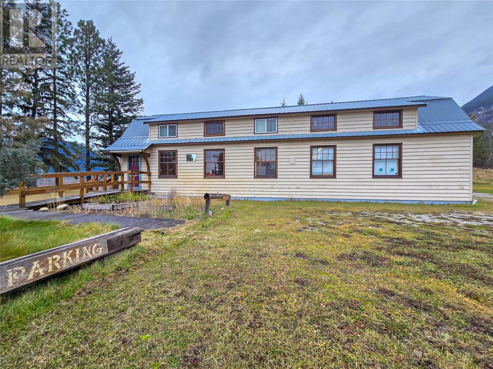 970 95 Highway, Spillimacheen, British Columbia  V0A 1P0 - Photo 2 - 10328795