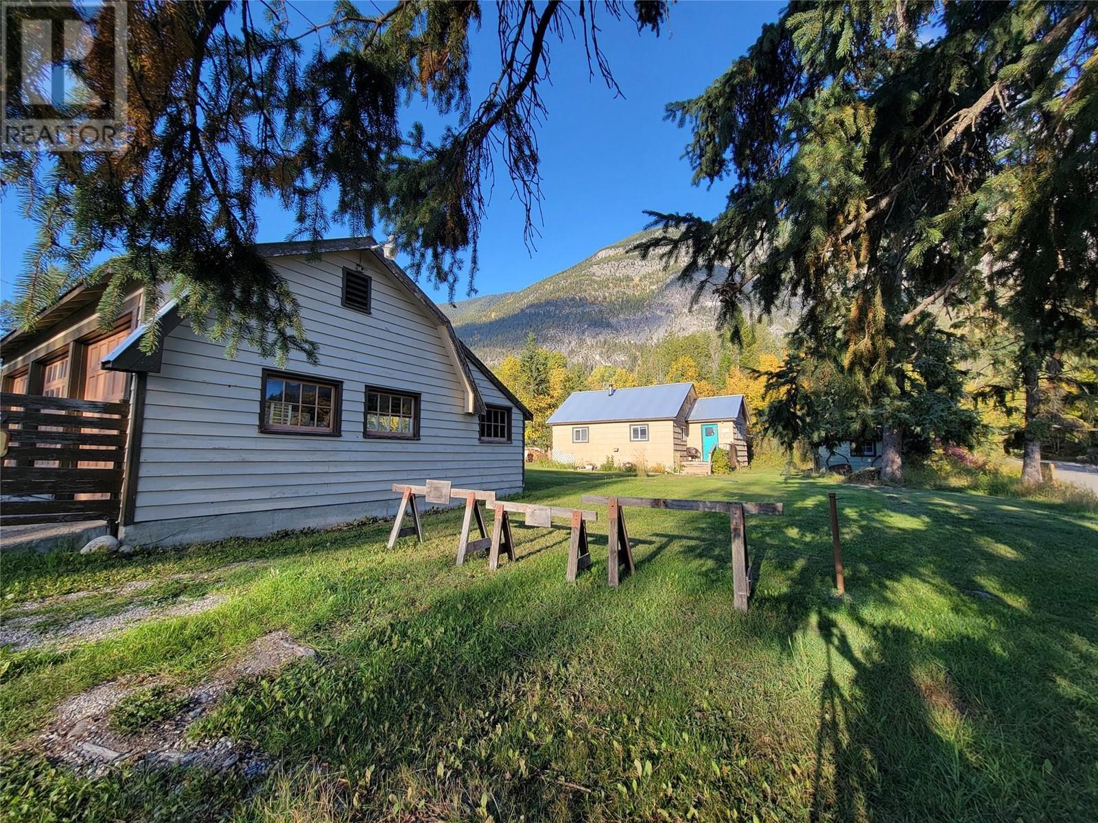 970 95 Highway, Spillimacheen, British Columbia  V0A 1P0 - Photo 30 - 10328795