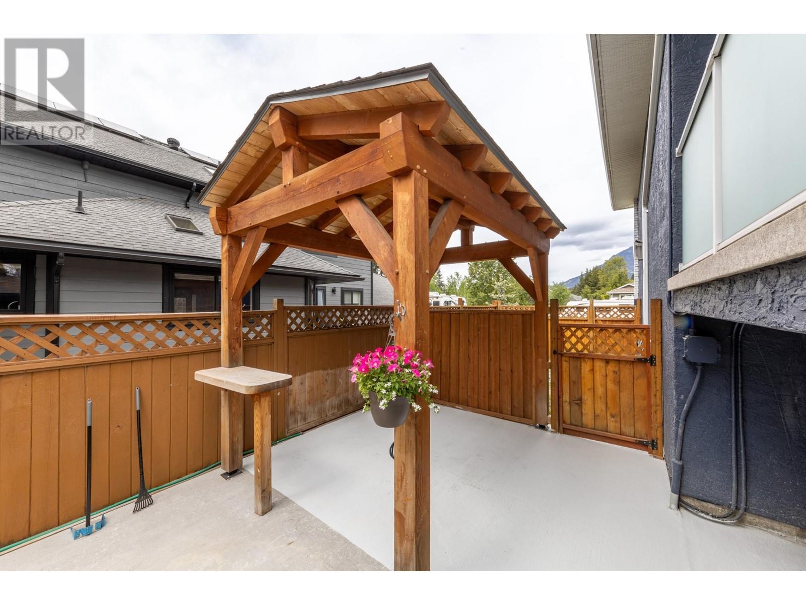 1504 Poplar Street, Golden, British Columbia  V0A 1H0 - Photo 49 - 10330006