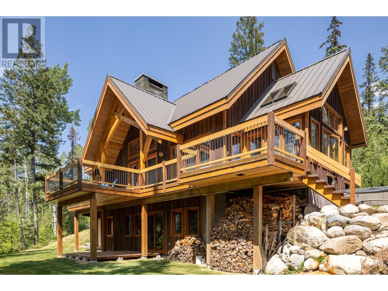 1438 BLACK BEAR Drive, Golden, British Columbia