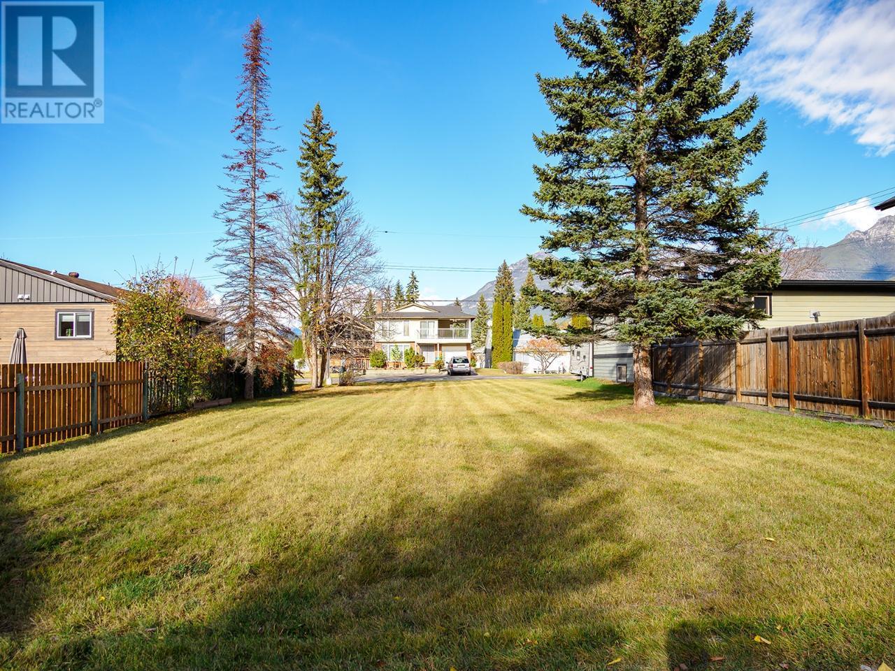 618 8th  S Street, Golden, British Columbia  V0A 1H0 - Photo 1 - 10331347