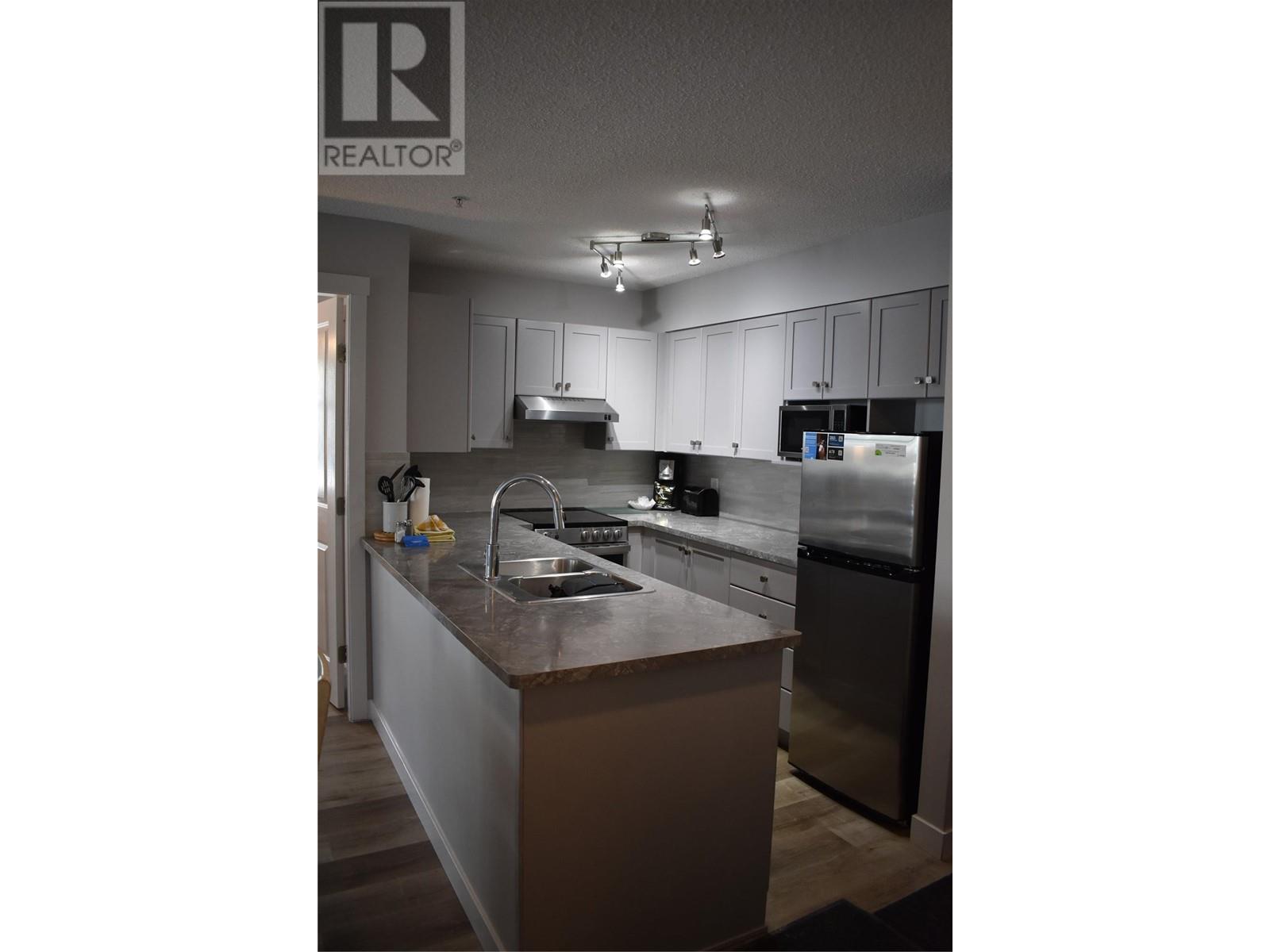 2060 Summit Drive Unit# 214, Panorama, British Columbia  V0A 1T0 - Photo 1 - 10332426