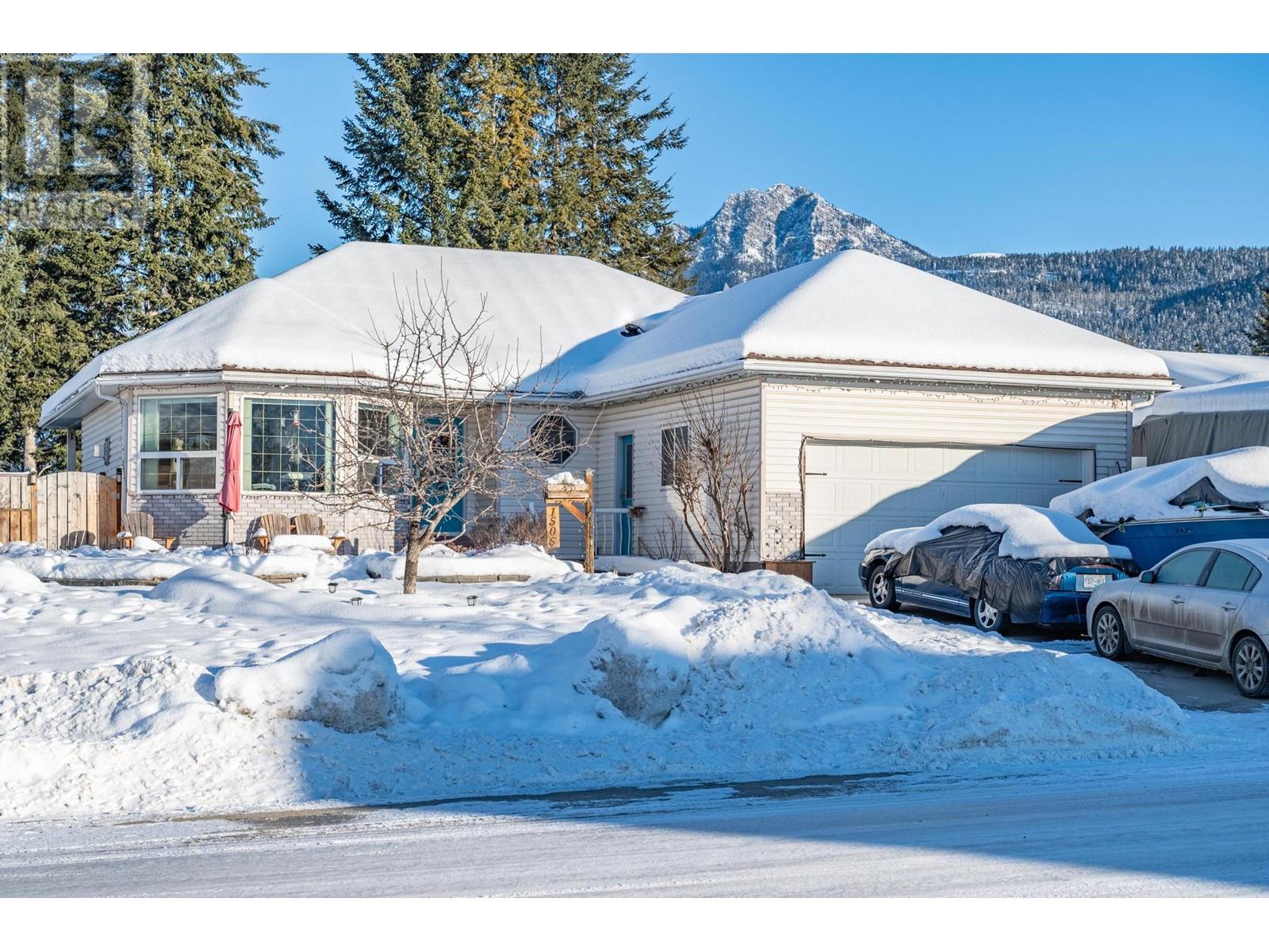 1505 Cedar Street, Golden, British Columbia  V0A 1H6 - Photo 2 - 10333582