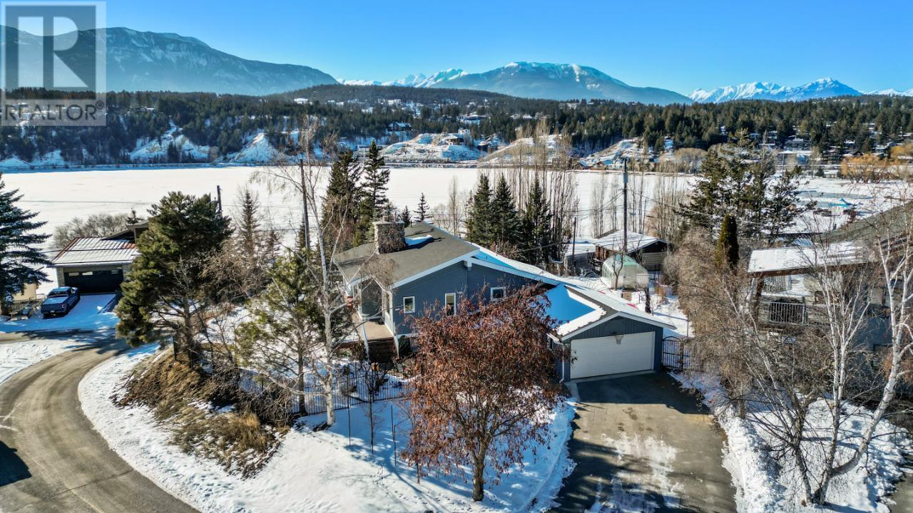 1751 Fort Point Close, Invermere, British Columbia  V0A 1K0 - Photo 2 - 10335233