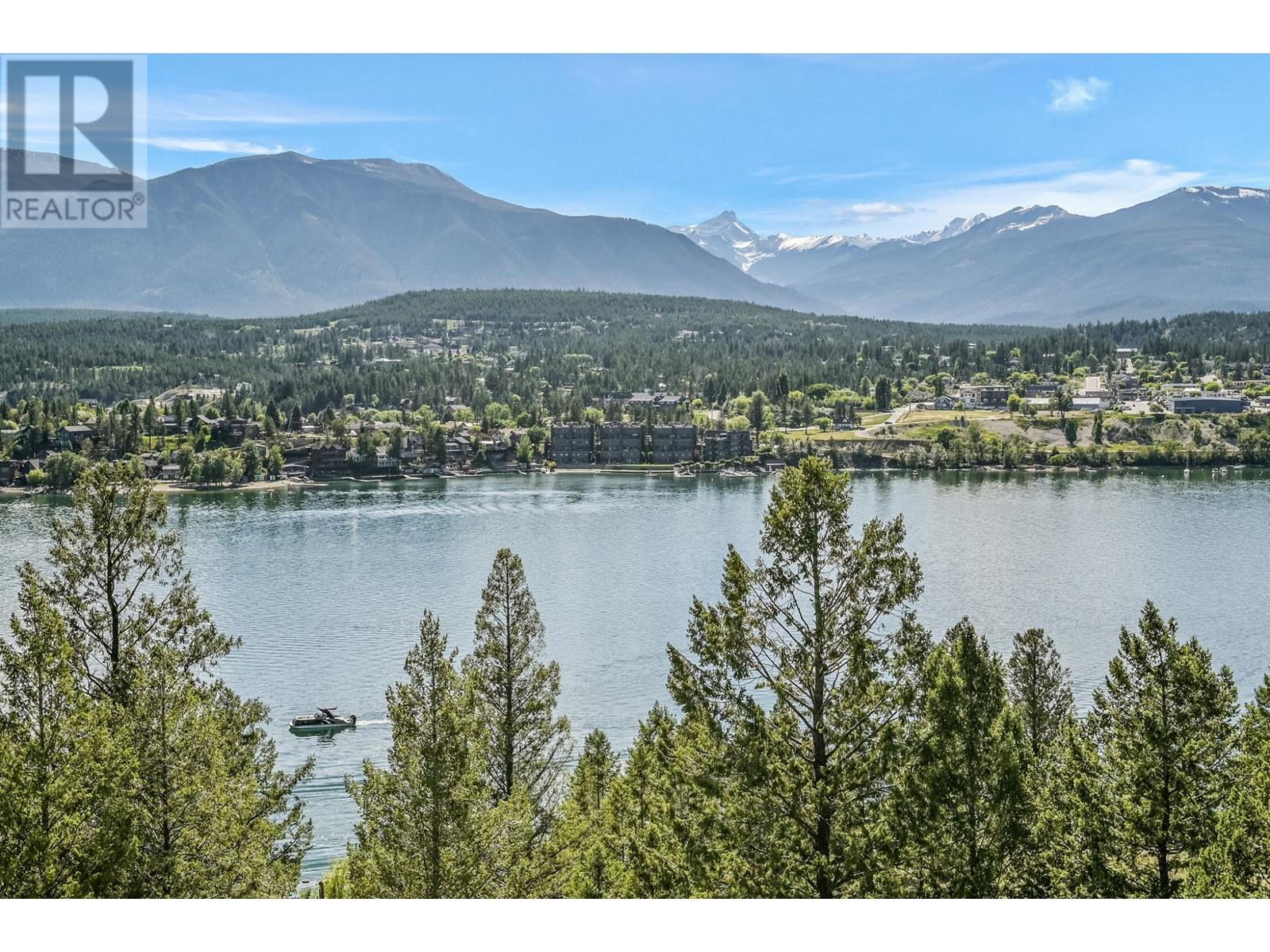 717 Lakeview Drive, Windermere, British Columbia  V0A 1K3 - Photo 4 - 10335288