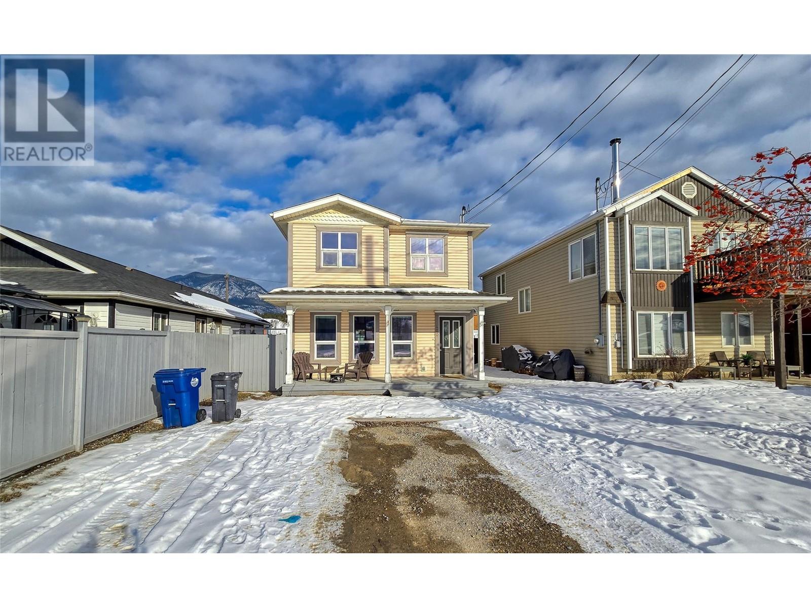 420 Fourth Avenue, Invermere, British Columbia  V0A 1K7 - Photo 1 - 10336233