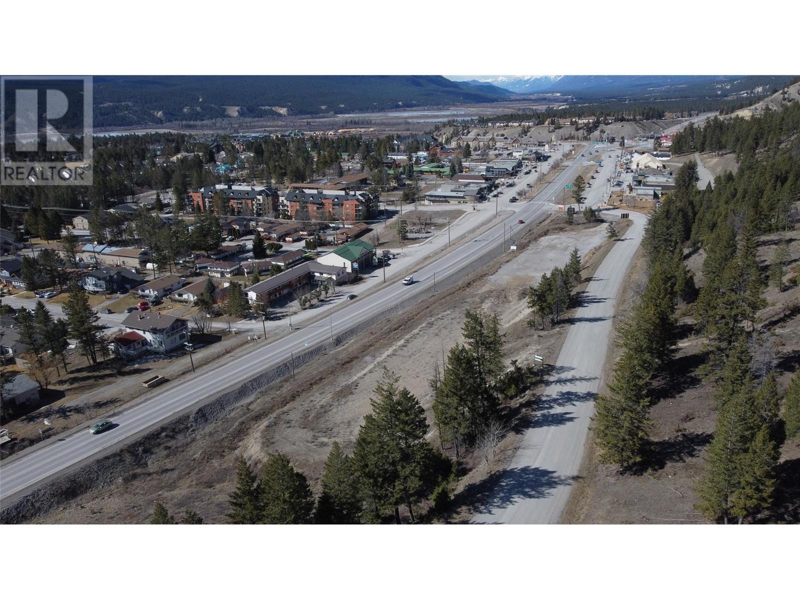 7585 Redstreak Park Road, Radium Hot Springs, British Columbia  V0A 1M0 - Photo 3 - 10338517