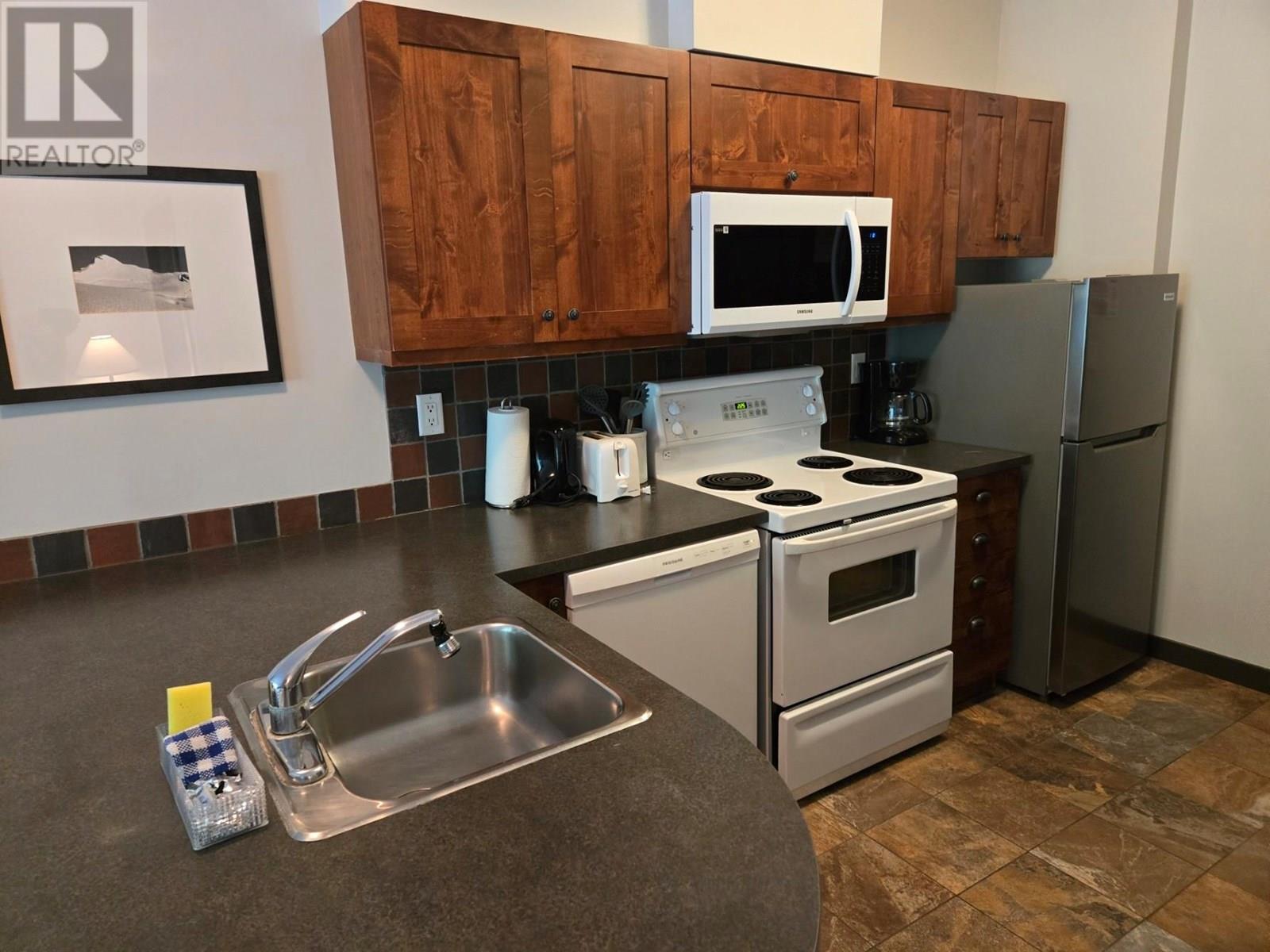 2070 Summit Drive Unit# 201a & 201b, Panorama, British Columbia  V0A 1T0 - Photo 28 - 10342707