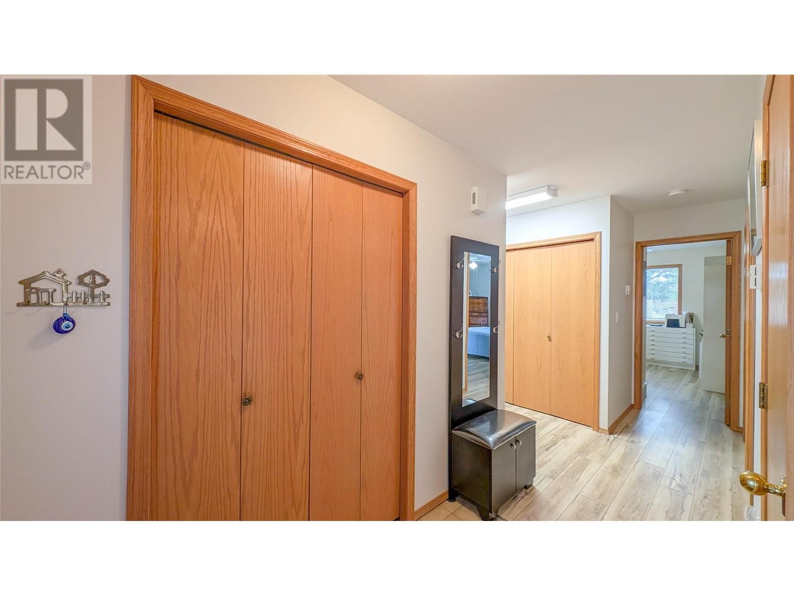 1021b 11th Avenue, Invermere, British Columbia  V0A 1K0 - Photo 3 - 10344032