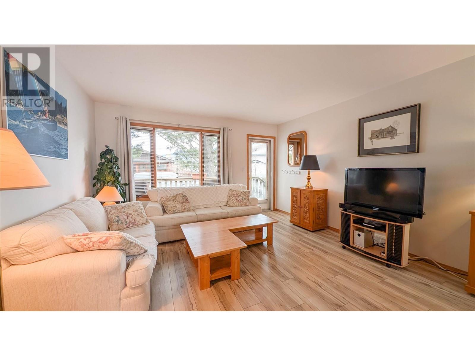 1021b 11th Avenue, Invermere, British Columbia  V0A 1K0 - Photo 4 - 10344032