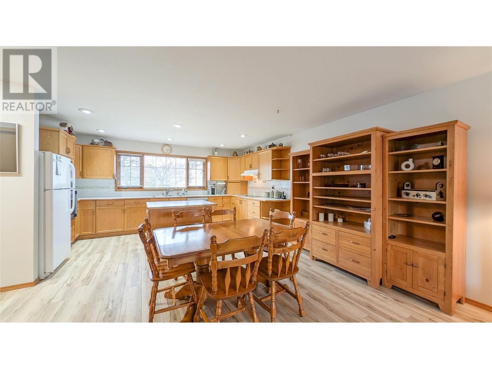 1021b 11th Avenue, Invermere, British Columbia  V0A 1K0 - Photo 8 - 10344032