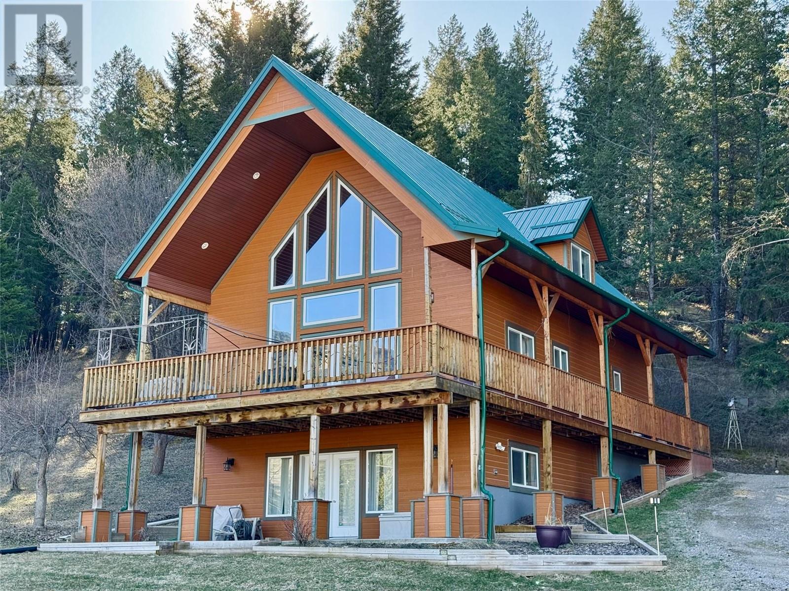 5586 Highway 95 Highway, Edgewater, British Columbia  V0A 1E0 - Photo 1 - 10344206