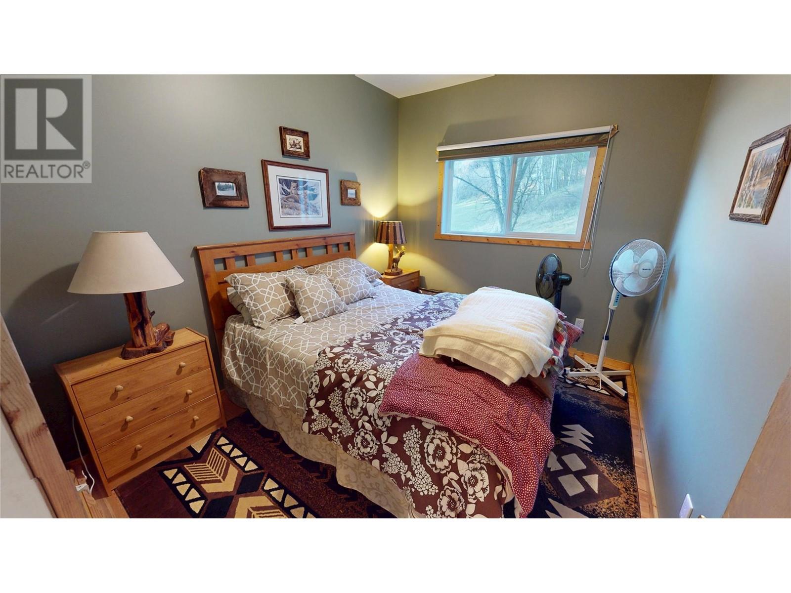 5586 Highway 95 Highway, Edgewater, British Columbia  V0A 1E0 - Photo 11 - 10344206