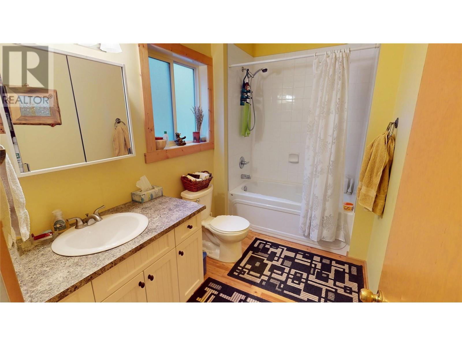 5586 Highway 95 Highway, Edgewater, British Columbia  V0A 1E0 - Photo 12 - 10344206