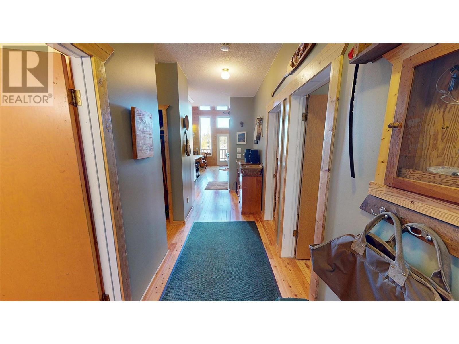 5586 Highway 95 Highway, Edgewater, British Columbia  V0A 1E0 - Photo 13 - 10344206