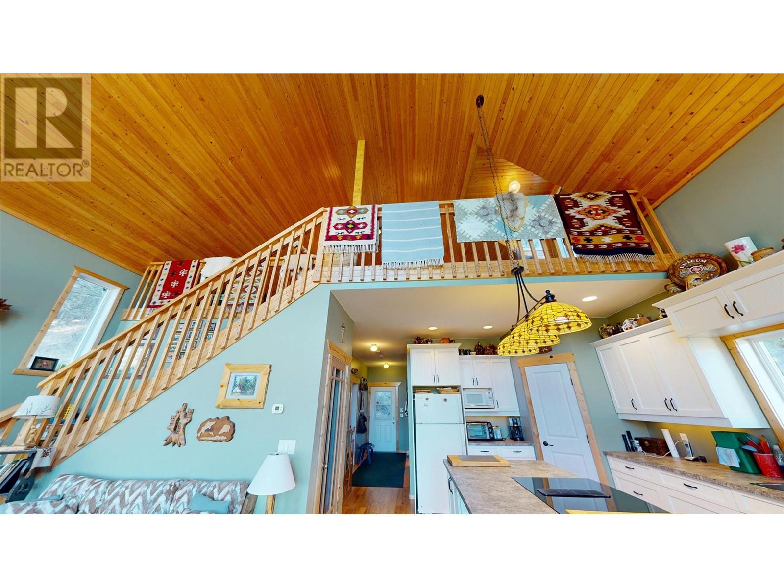 5586 Highway 95 Highway, Edgewater, British Columbia  V0A 1E0 - Photo 15 - 10344206
