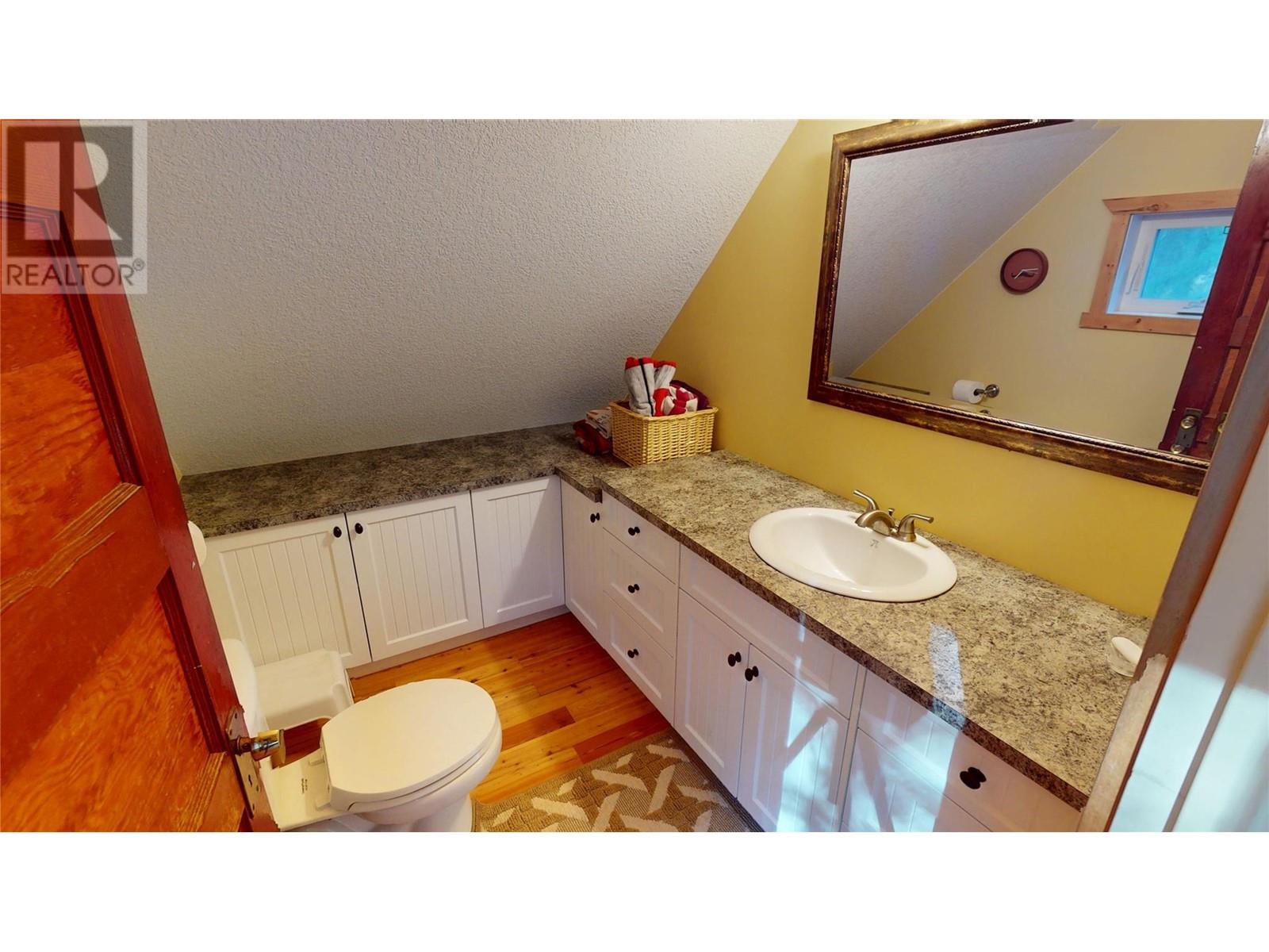 5586 Highway 95 Highway, Edgewater, British Columbia  V0A 1E0 - Photo 19 - 10344206
