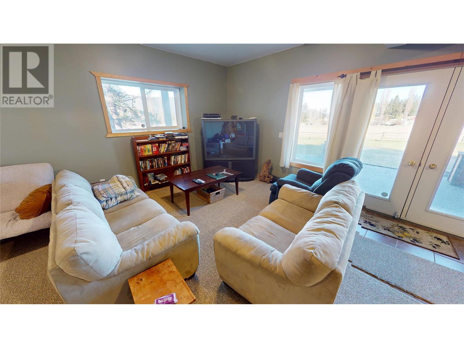 5586 Highway 95 Highway, Edgewater, British Columbia  V0A 1E0 - Photo 21 - 10344206
