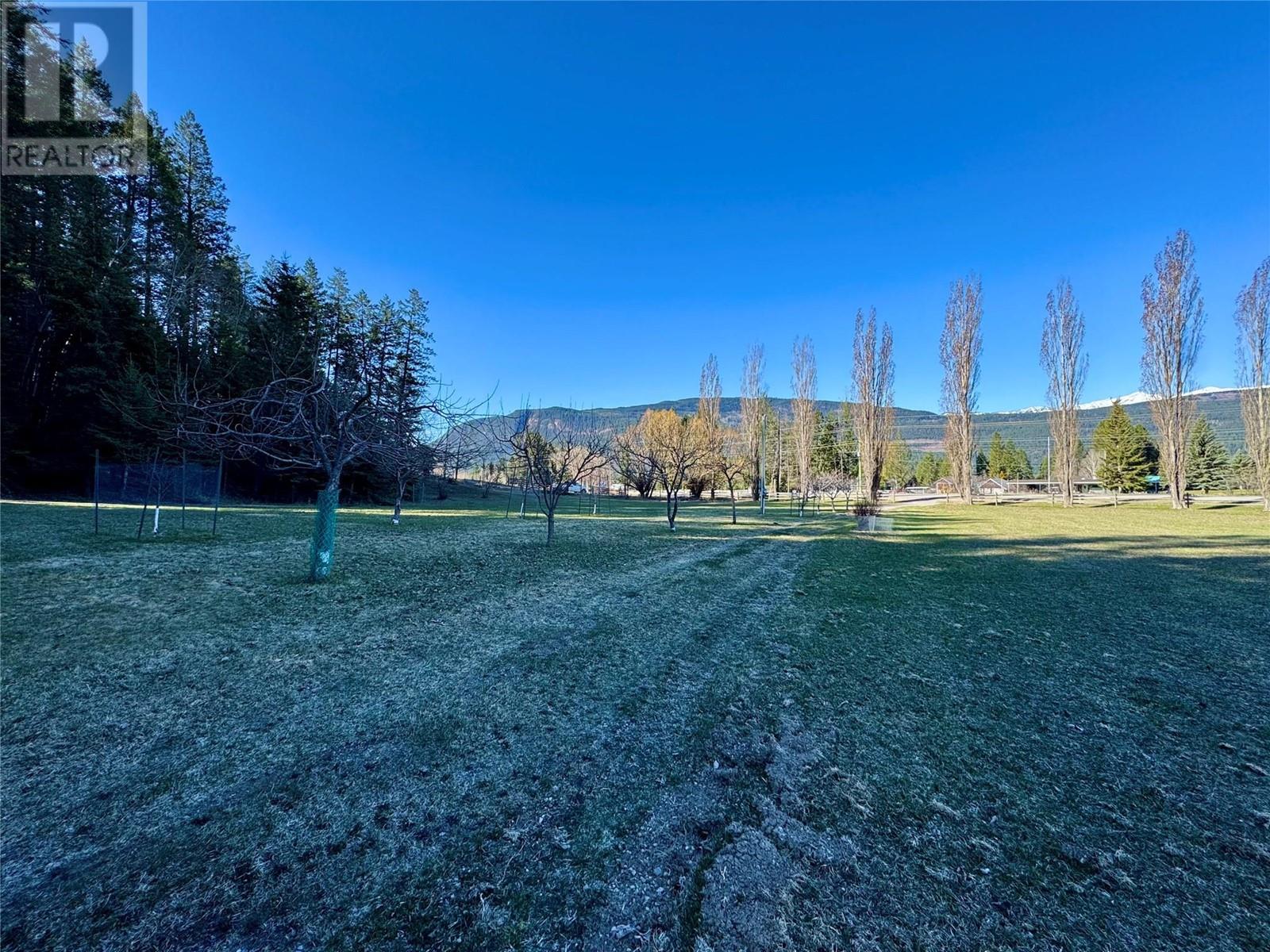 5586 Highway 95 Highway, Edgewater, British Columbia  V0A 1E0 - Photo 34 - 10344206