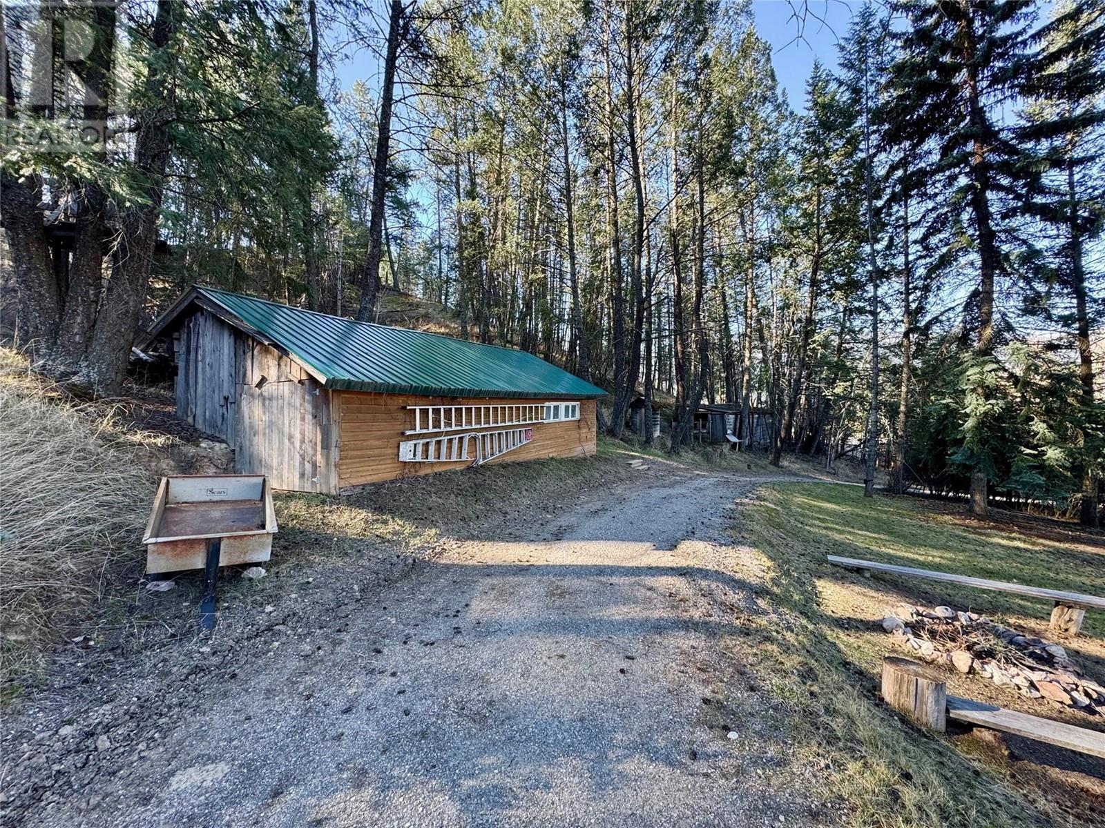 5586 Highway 95 Highway, Edgewater, British Columbia  V0A 1E0 - Photo 36 - 10344206