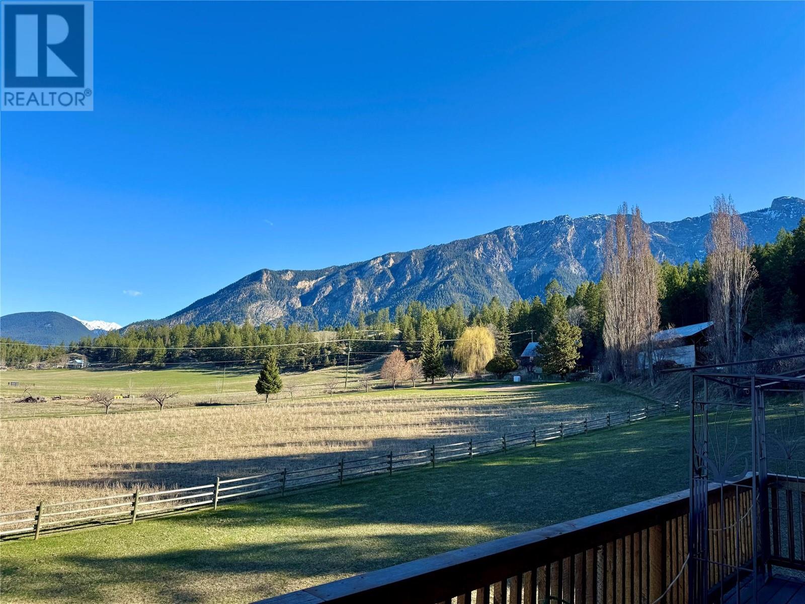 5586 Highway 95 Highway, Edgewater, British Columbia  V0A 1E0 - Photo 38 - 10344206