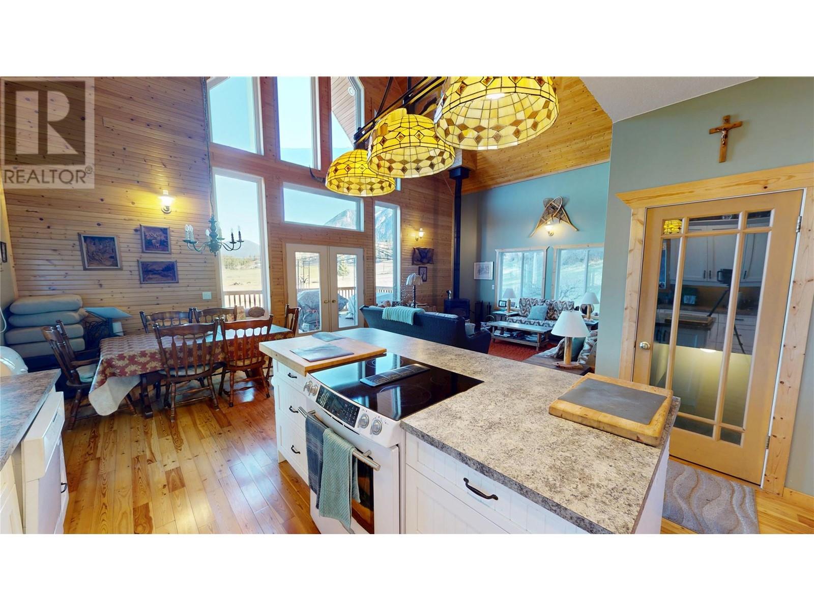 5586 Highway 95 Highway, Edgewater, British Columbia  V0A 1E0 - Photo 4 - 10344206