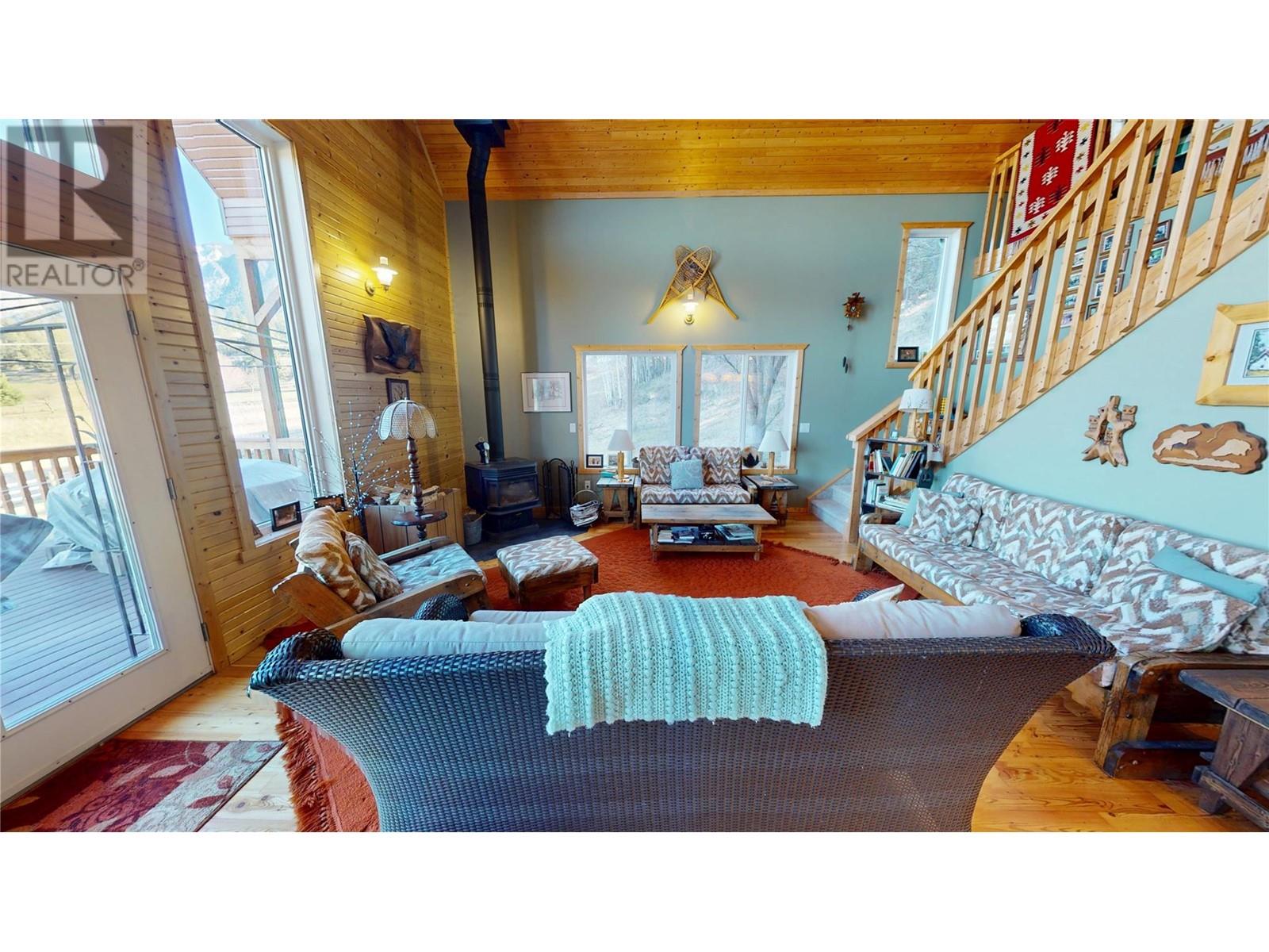 5586 Highway 95 Highway, Edgewater, British Columbia  V0A 1E0 - Photo 7 - 10344206
