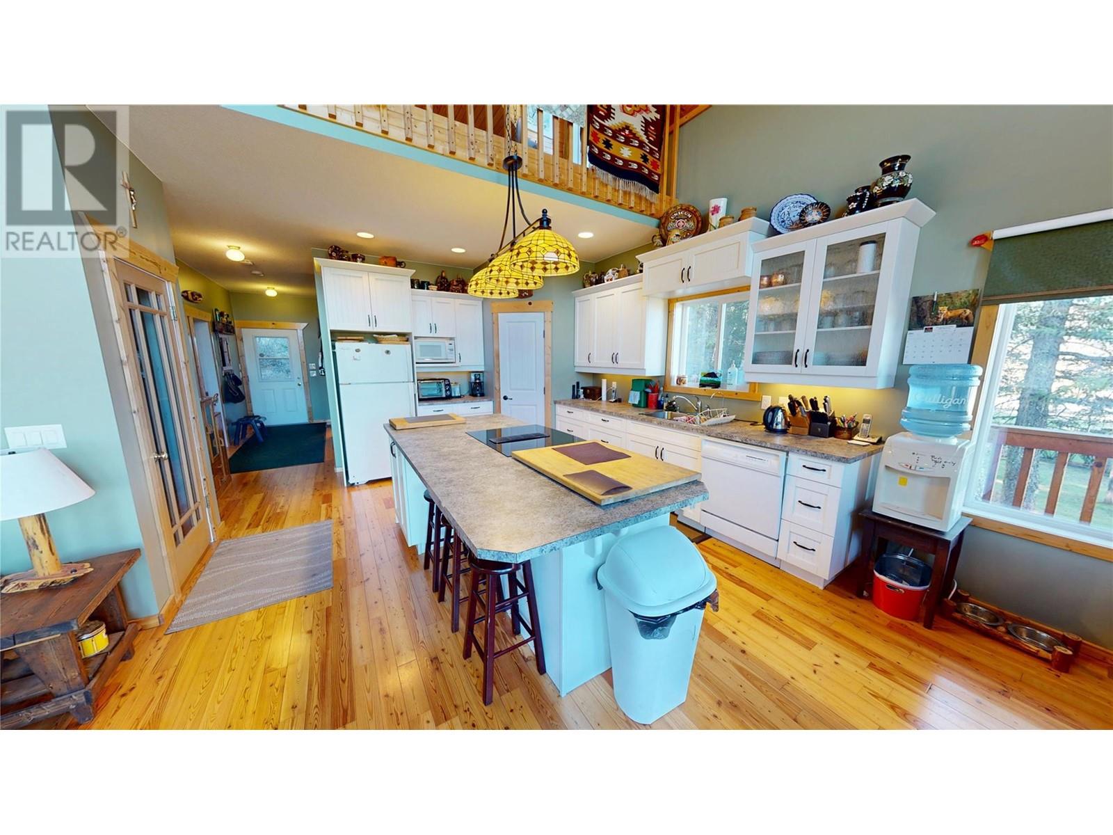5586 Highway 95 Highway, Edgewater, British Columbia  V0A 1E0 - Photo 8 - 10344206