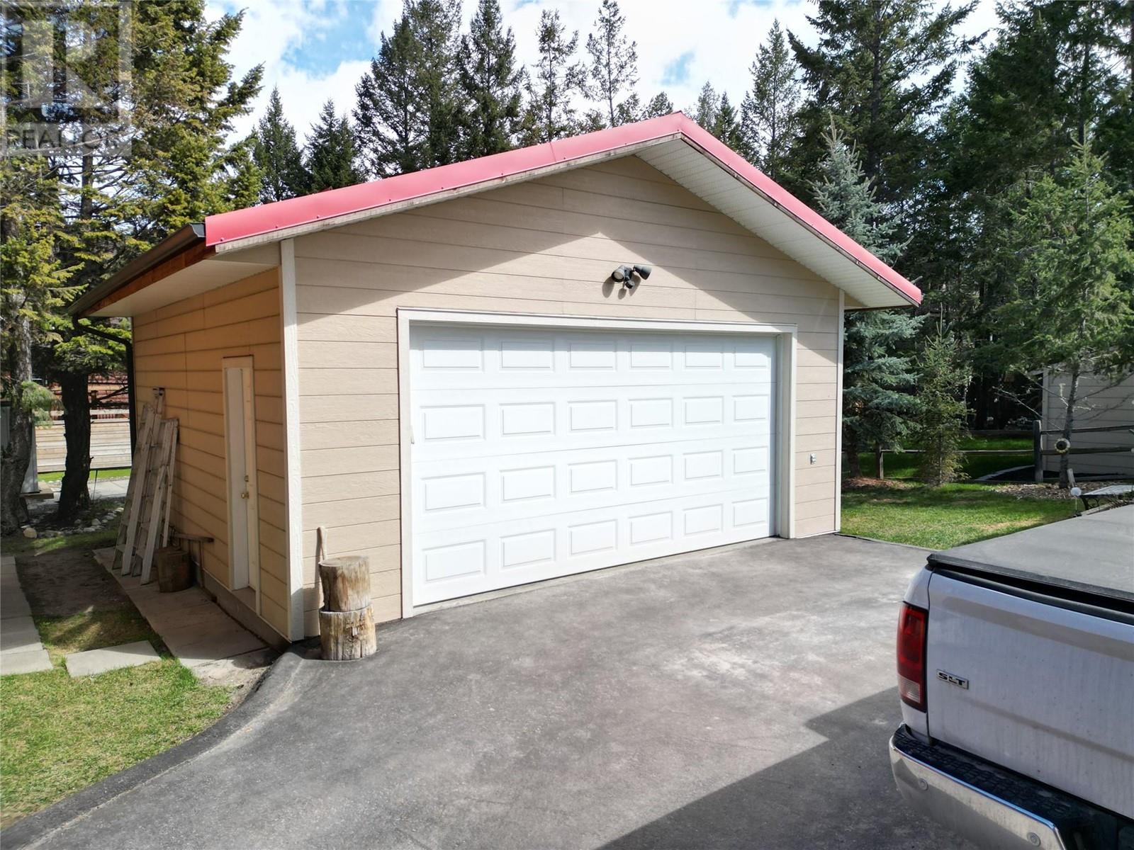 7488 Pine Cone Lane, Radium Hot Springs, British Columbia  V0A 1M0 - Photo 3 - 10344308