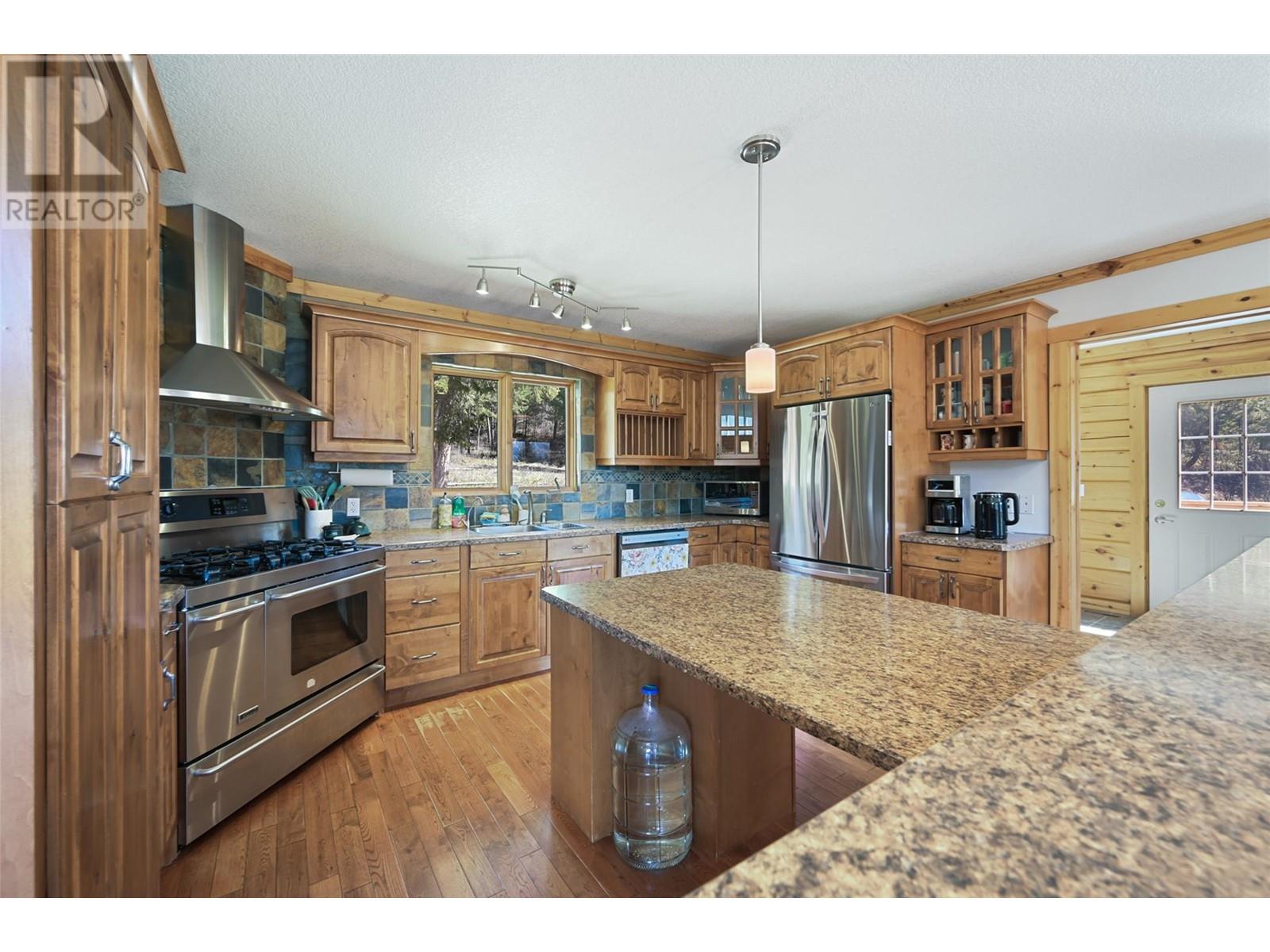 110 Highway 95, Spillimacheen, British Columbia  V0A 1P0 - Photo 12 - 10344507