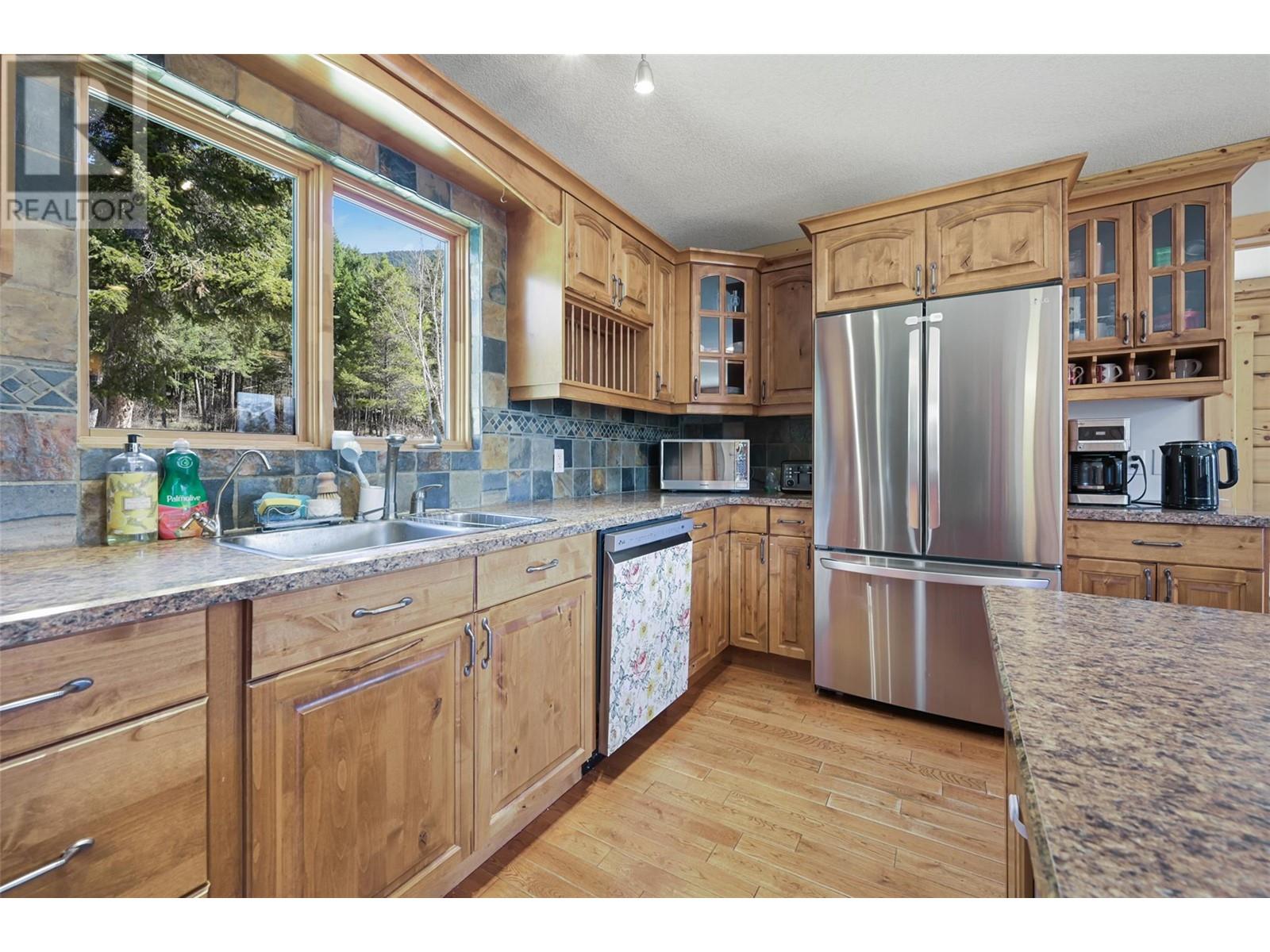 110 Highway 95, Spillimacheen, British Columbia  V0A 1P0 - Photo 17 - 10344507