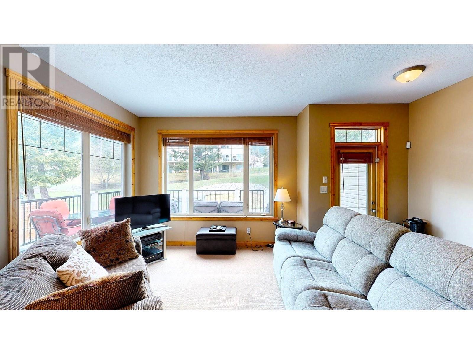 4886 Ridge Road, Radium Hot Springs, British Columbia  V0A 1M0 - Photo 2 - 10344958