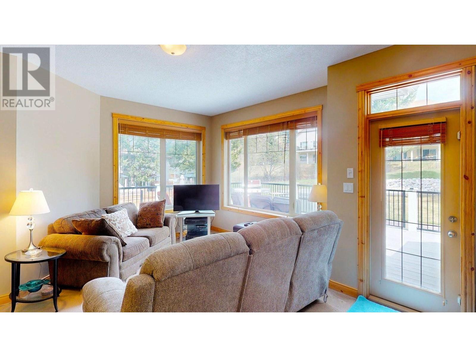 4886 Ridge Road, Radium Hot Springs, British Columbia  V0A 1M0 - Photo 3 - 10344958